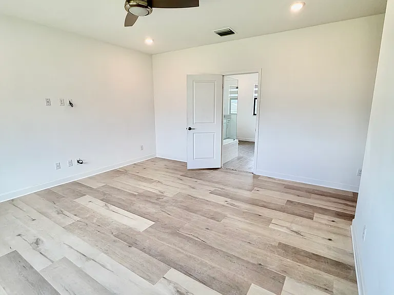 brand new flooring installed upstairs and downstairs bedroom. no carpet.