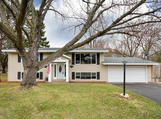 2390 Cohansey St, Roseville, MN 55113