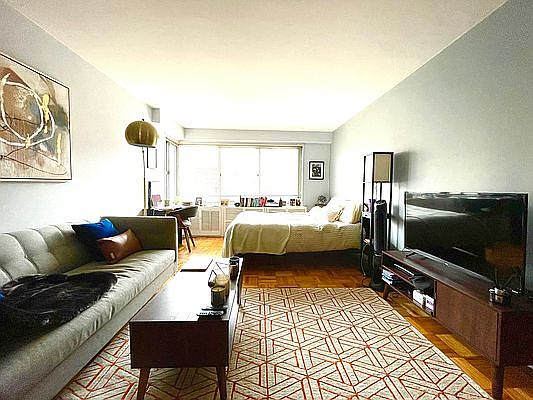 3rd image of 175 W 12th St APT 8N