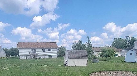 3rd image of 8541 Buchanan St