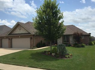 2736 E Chinkapin St, Springfield, MO 65804