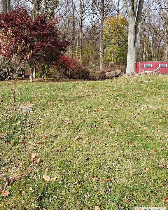 2nd image of 19 Lewis Ln
