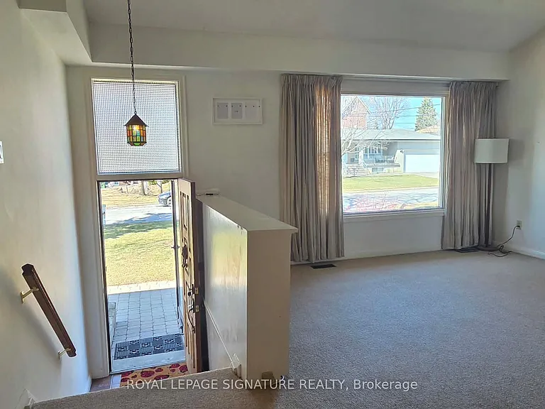 42 Jubilee Cres #MAINFLOOR — Photo 3