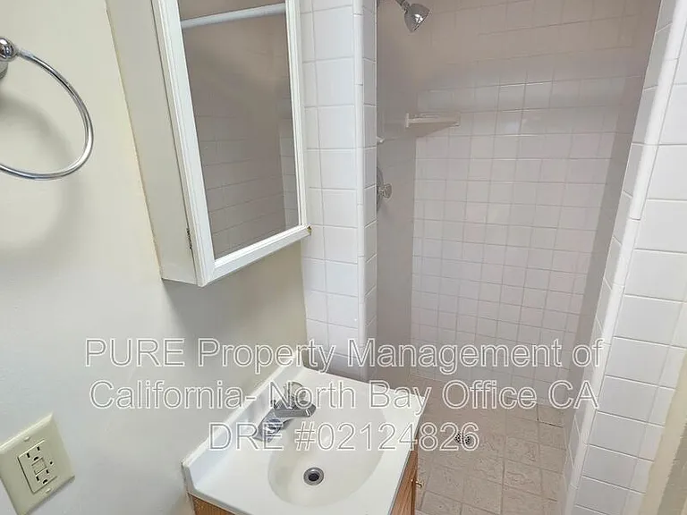 312 Washington St #4 — Photo 6