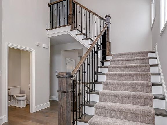 3rd image of 104 Eagle Dr
