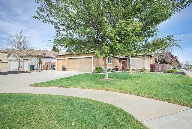 1st image of 215 Chambers Dr