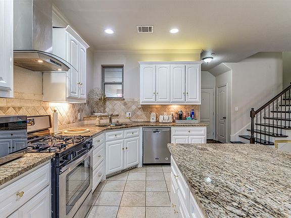 3rd image of 1809 Desoto Dr