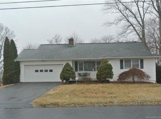 14 Kendall Ter W, Danbury, CT 06811