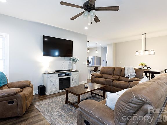 5th image of 442 Cotton Ct