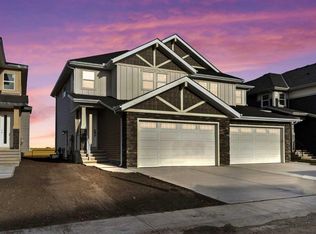 486 W Kinniburgh Loop, Chestermere, AB T1X0T9