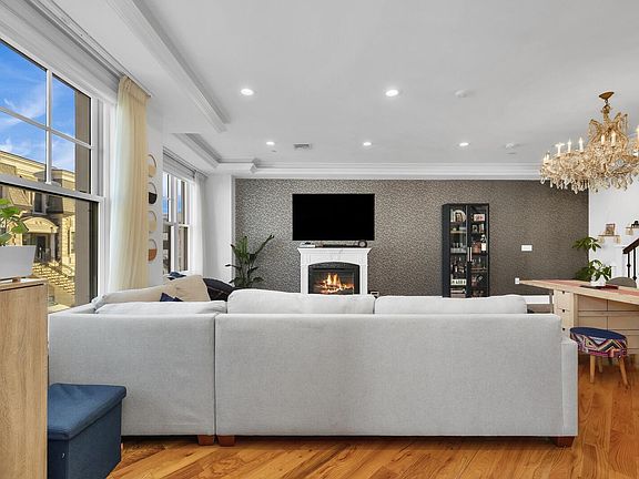 4th image of 44 Marquis Ct