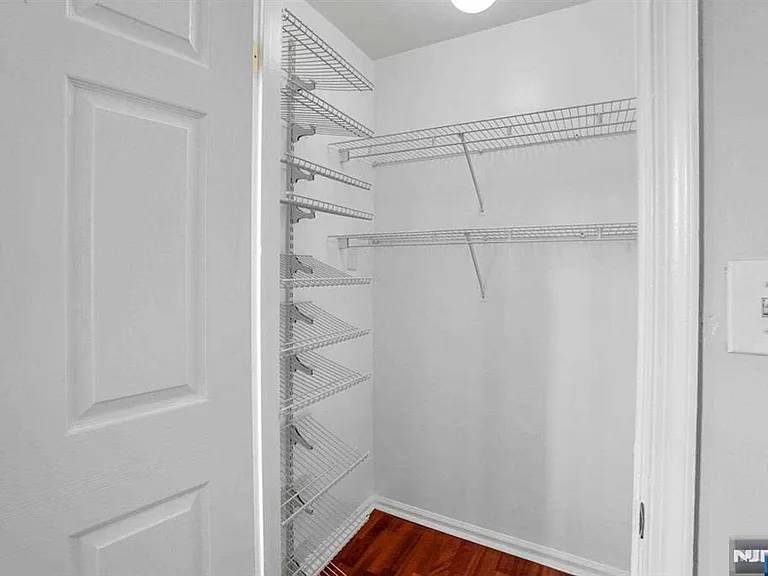 100 Callahan Ct — Photo 23