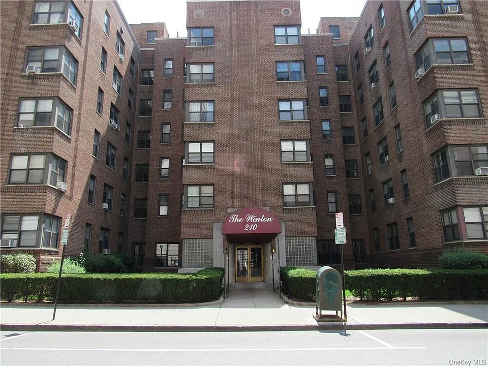 1st image of 210 Martine Ave APT 4J