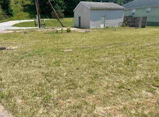 1104 Spring Valley Dr, Huntington, WV 25701