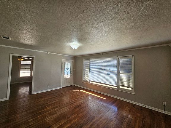 4th image of 1506 Live Oak Dr