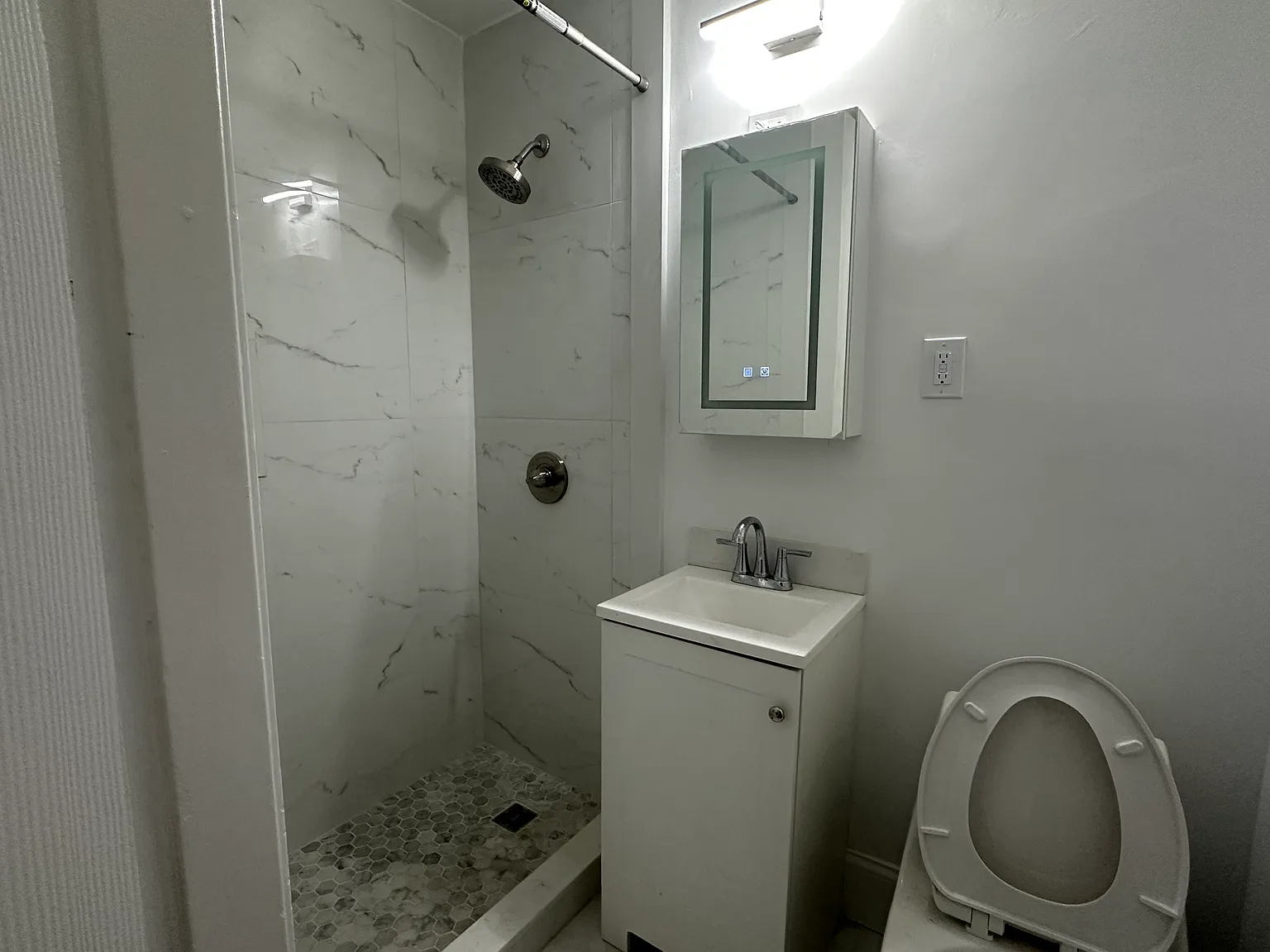 2 bed, 648 sqft, $3,700 — Photo 3
