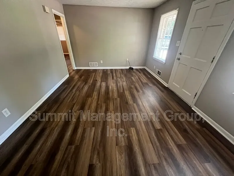 2 bed, 1.0 bath, $1,295 — Photo 2