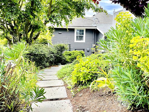 3rd image of 226 NW 40th St #A
