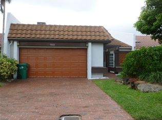512 NE 195th St, Miami, FL 33179