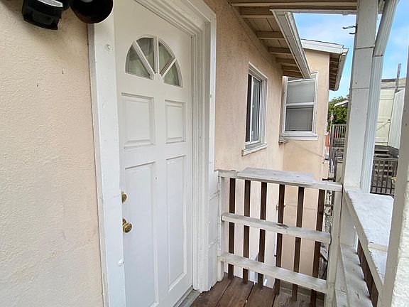 2nd image of 1038 Sunset Dr