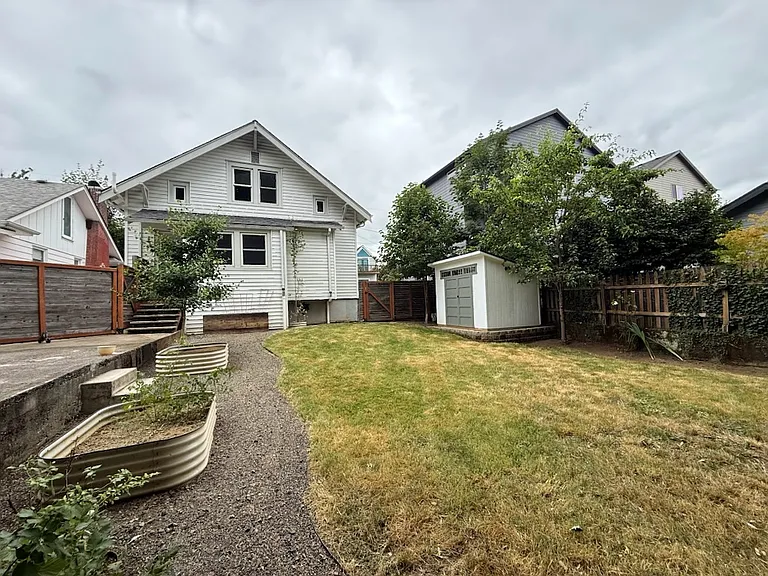 215 SE 30th Pl — Photo 4