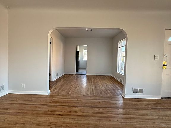 4th image of 605 E Prospect Rd
