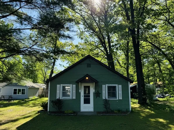 130 Stratford Dr, Prudenville, MI 48651