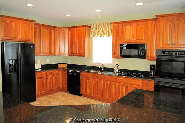 Kitchen with Granite tops - Cherry Cabinets