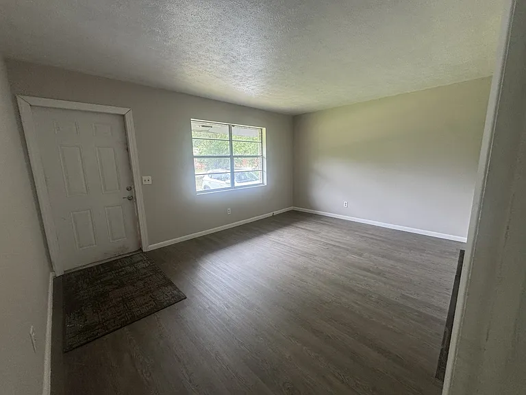1300 Judson St — Photo 6