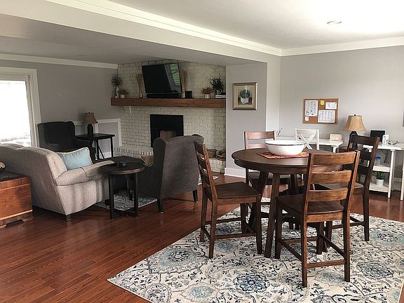5th image of 1351 Peony St NW