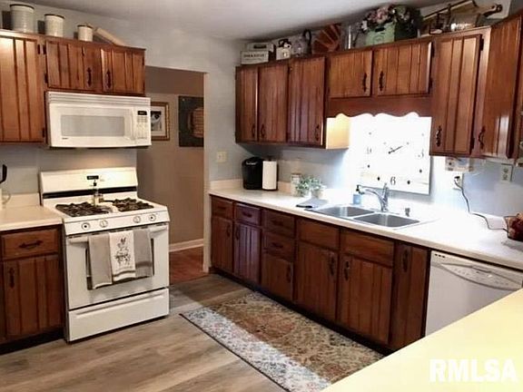 5th image of 1915 W White Oak Dr
