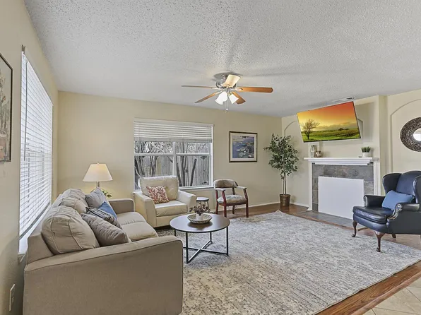 8101 Flowertree Dr, Fort Worth, TX 76137