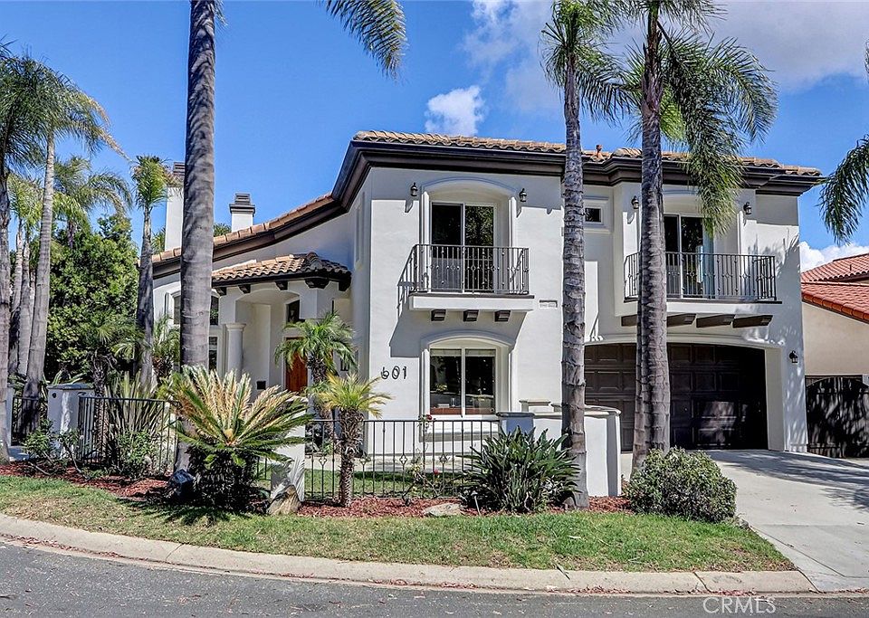 1st image of 601 Calle De Arboles