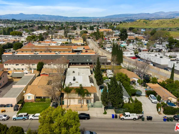 22607 14th St, Newhall, CA 91321