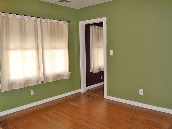 Dining area off kitchen
