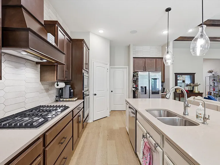 616 Lake Cove Dr — Photo 17