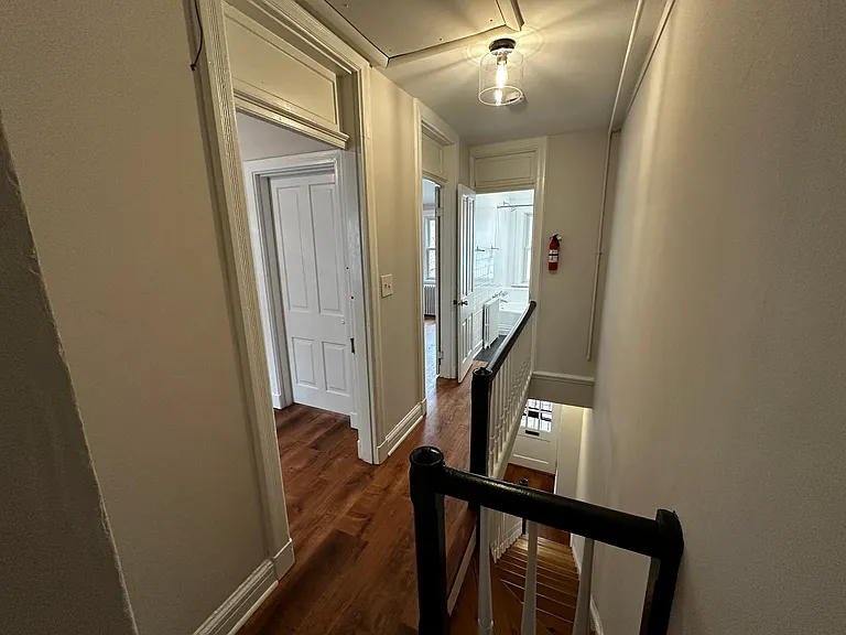 525 11th St SE — Photo 37