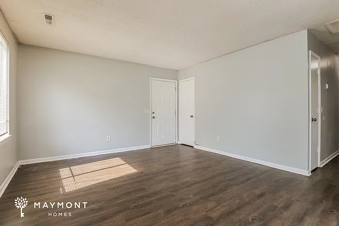 3 bed, 1.0 bath, 940 sqft, $1,875 — Photo 4