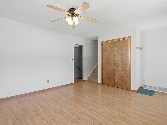 4th image of 3224 W Locust St
