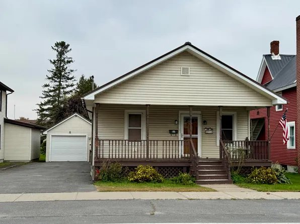 54 Pratt St, Rouses Point, NY 12979