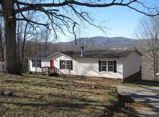 1275 Locust Ridge Dr, Vinton, VA 24179