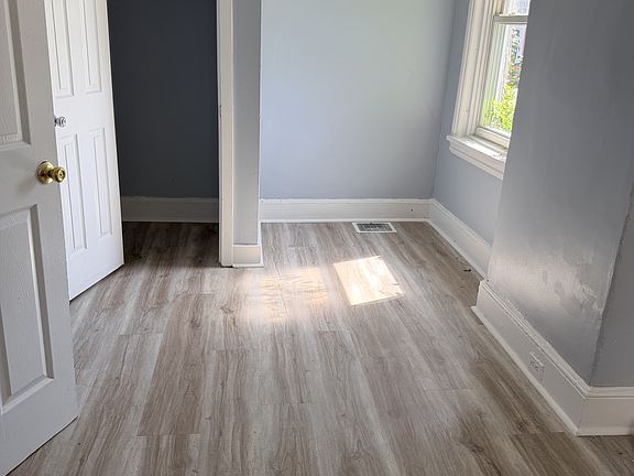 2nd image of 100 W 24th St #1