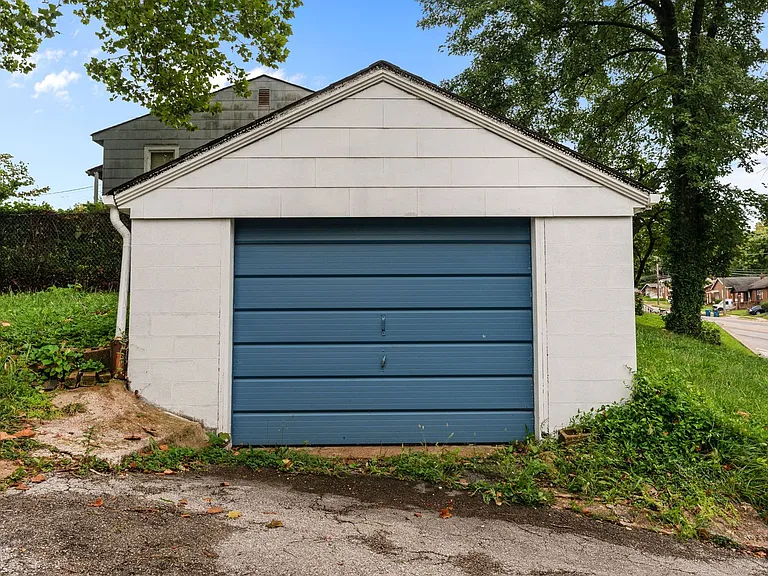 2936 N Hanley Rd — Photo 25