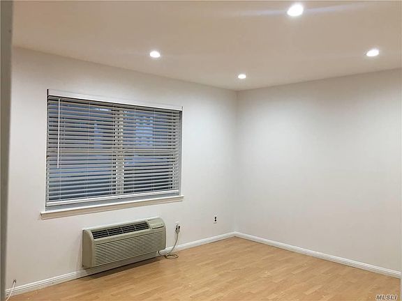 4th image of 6747A Cloverdale Ln