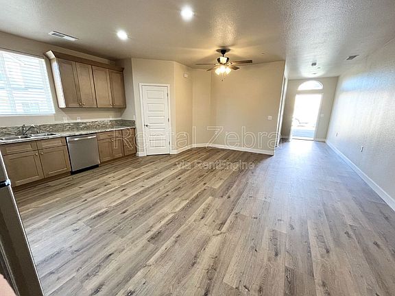 4th image of 1349 Belmont Dr
