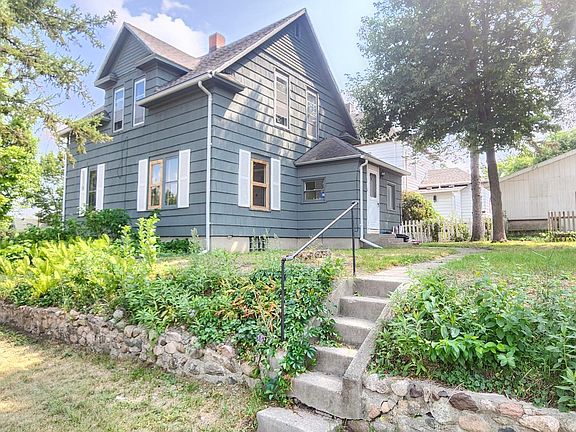 3rd image of 437 7th St NE