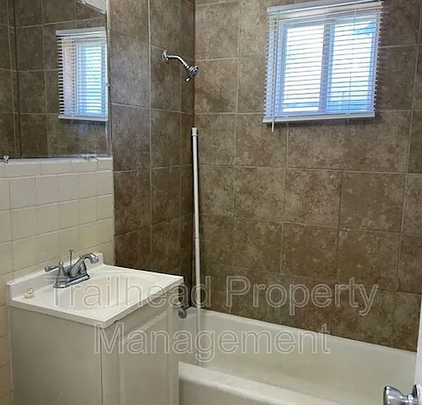 4208 Lloyd St — Photo 12