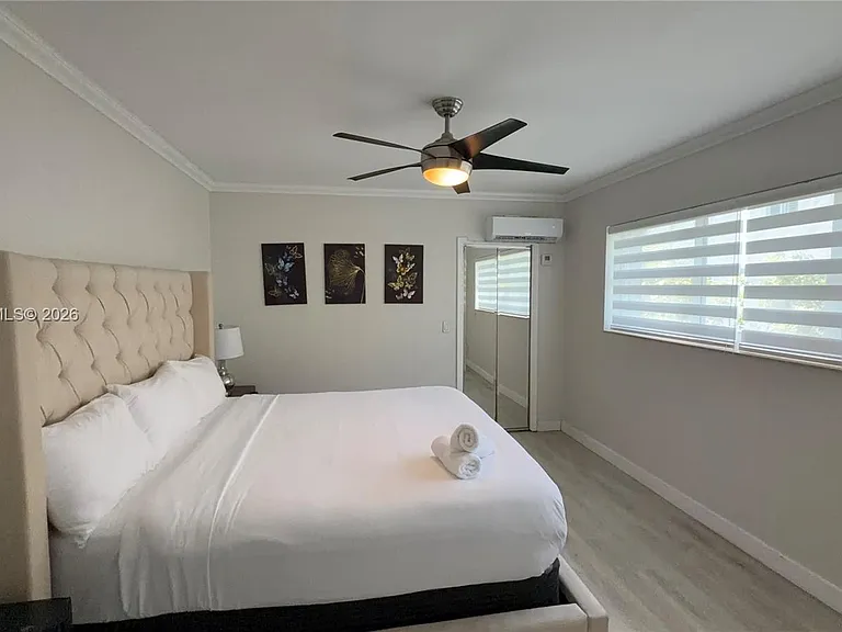 10004 E Bay Harbor Dr #8 — Photo 13