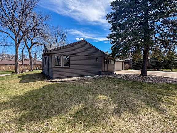 4th image of 360 McClellan Dr