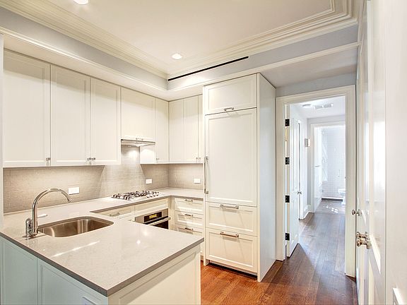 4th image of 8 Jane St #B